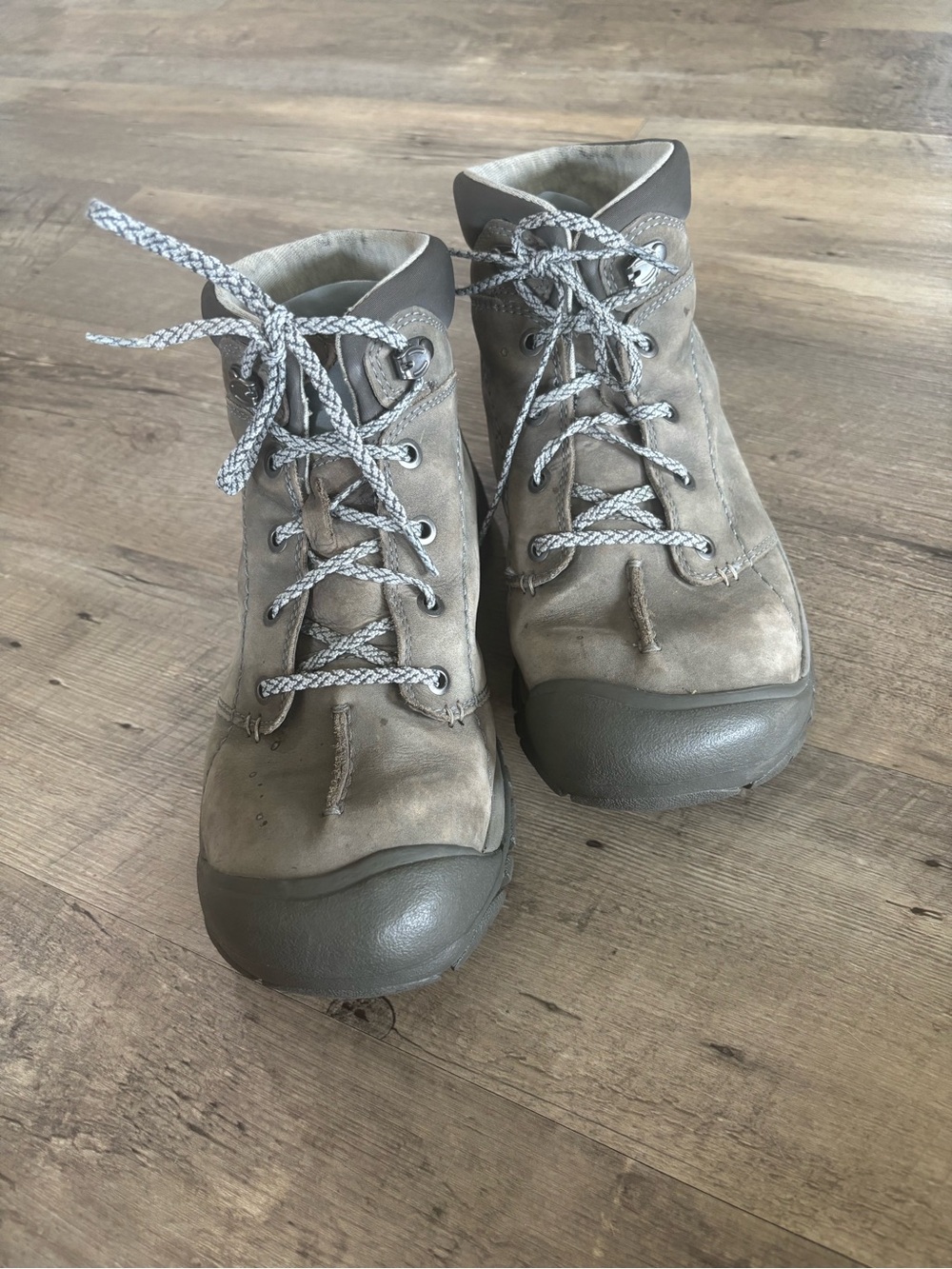 Keen Woman’s Neutral taupe/brown Lace-Up Ankle Boots